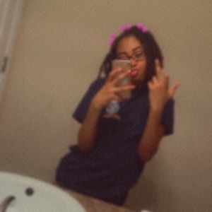 Meet your Posher, Elise